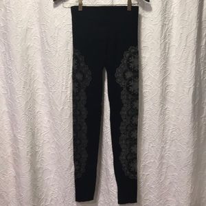NWOT- Black Paterned Leggings